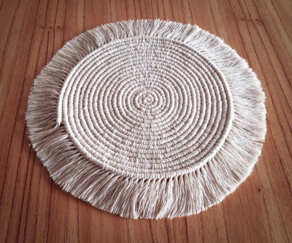 Producto - Plato de Sitio en Macramé
