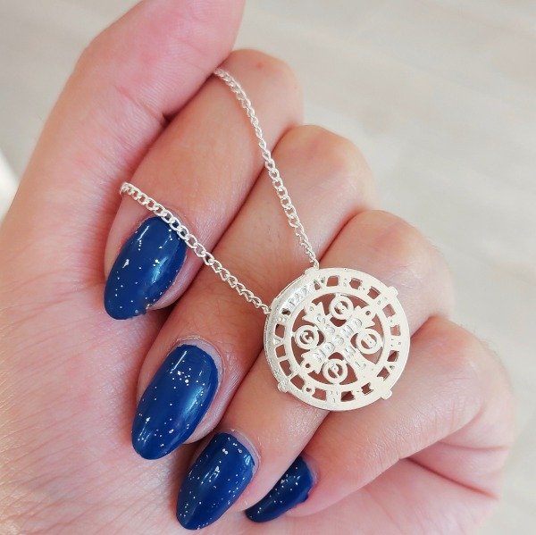 Producto - Conjunto dije San Benito calado pasante