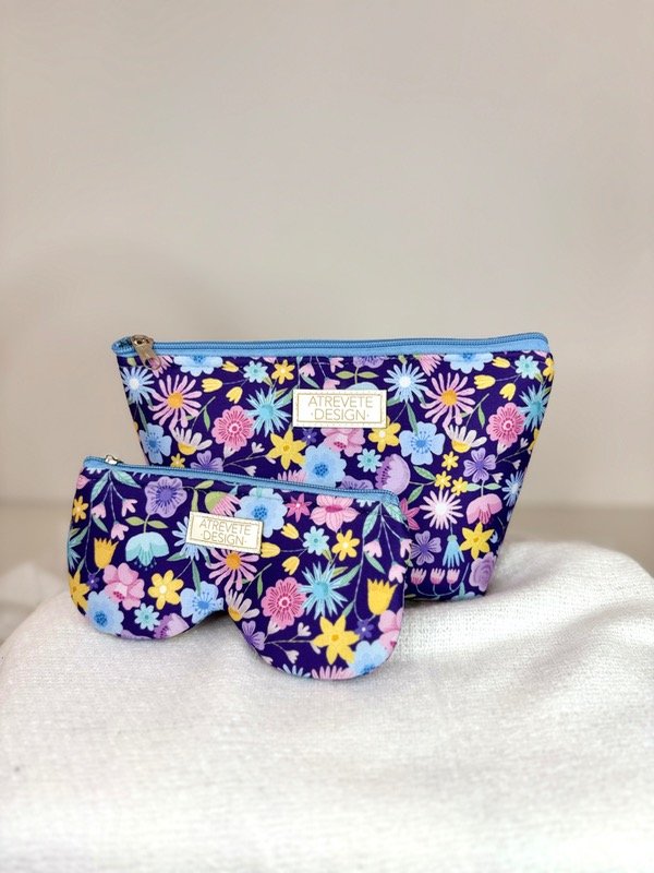Producto - NECESER + PORTALENTES - FLORES LILA Y CELESTE