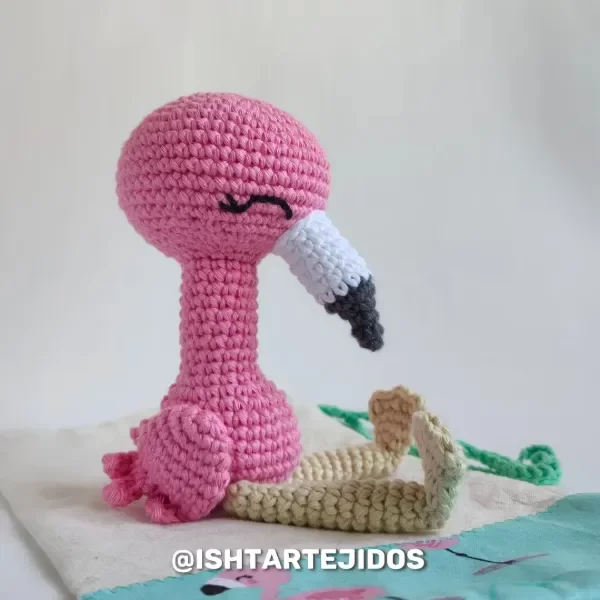 Producto - Flamenco amigurumi, muñeco de apego tejido a crochet