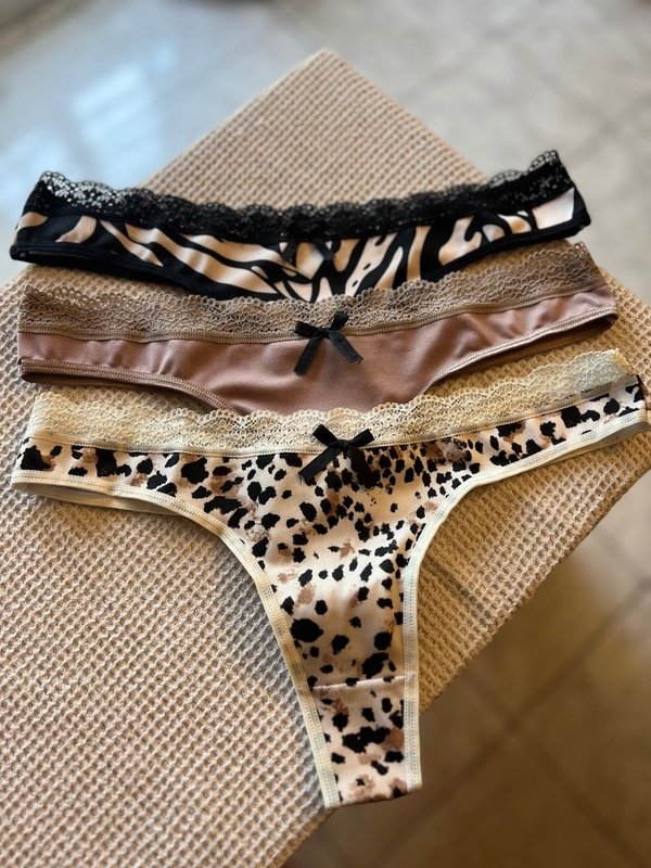 Producto - Pack x 3 colaless de microfibra y puntilla Vintage V18