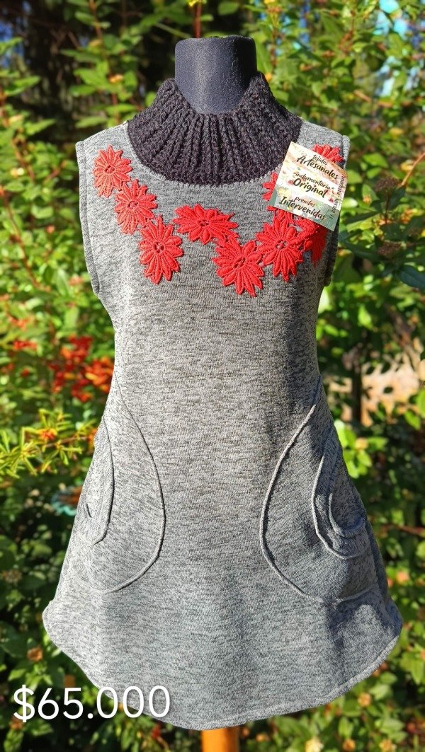 Producto - Chaleco gris con apliques