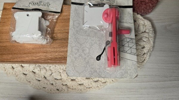 Producto - BOBINADOR de hilado de bordado, rosa +15 BOBINAS plasticas - 1