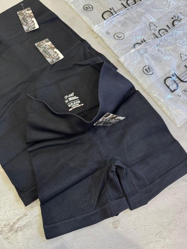 Producto - SHORT D'LIRIO TOTAL BLACK SIN FRUNCE - 2