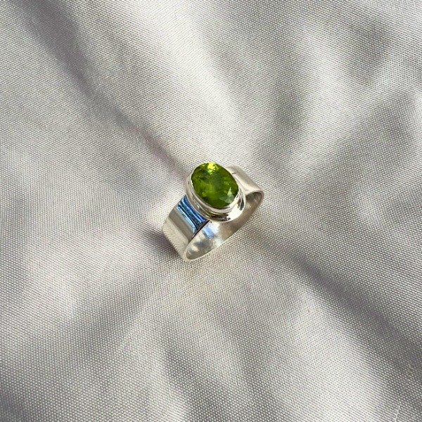 Producto - ANILLO PERIDOTO FACETADO