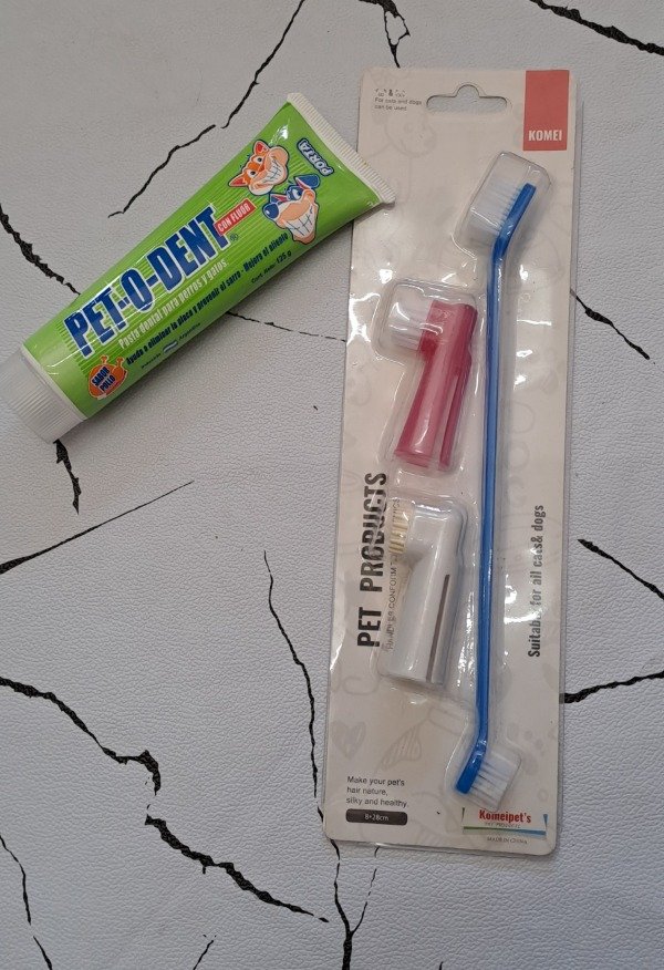 Producto - Cepillo de dientes + pasta dental