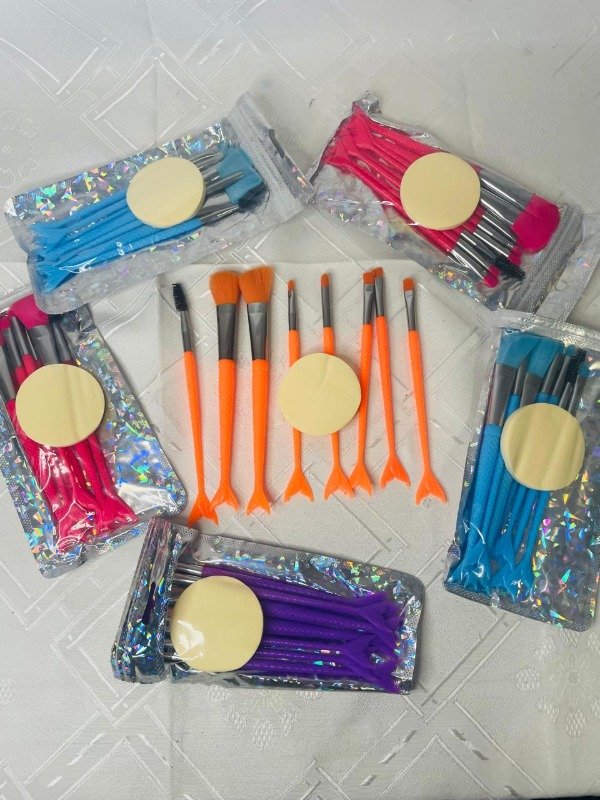 Producto - BE10449 SET X 8 BROCHAS SIRENA + ESPONJA