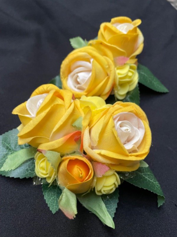 Producto - Tocado amarillo