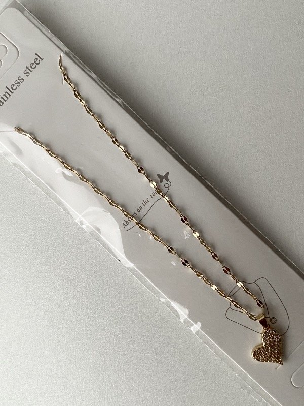 Producto - Conjunto de cadena y dije dorado. Corazón