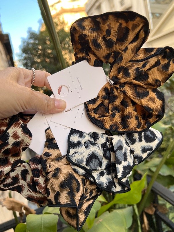 Producto - 4 colitas scrunchies leopardo