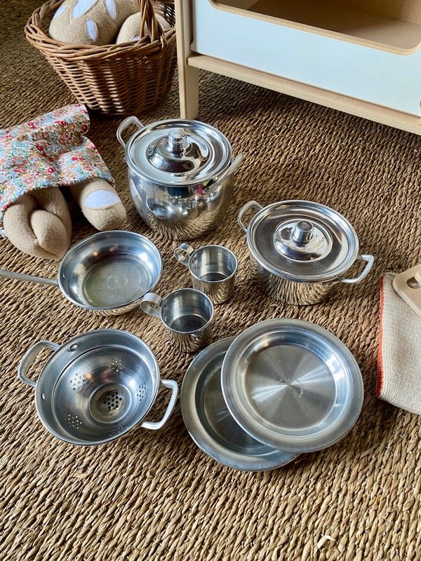 Producto - Kit ollas y vajilla de aluminio