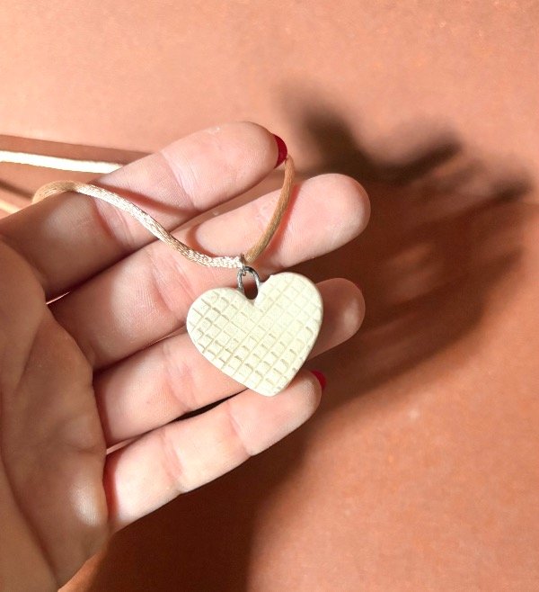 Producto - Corazón Chico BIFAS Cruz Natural + Aero Marron