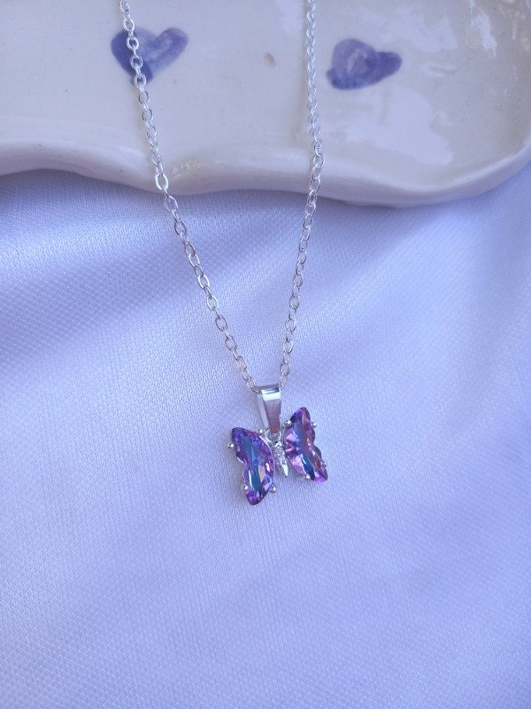 Producto - cadenita butterfly tiny white (lila tornasolada)