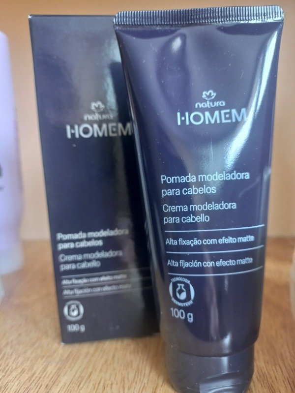 Producto - Pomada modeladora para el cabello ( masculina)a)