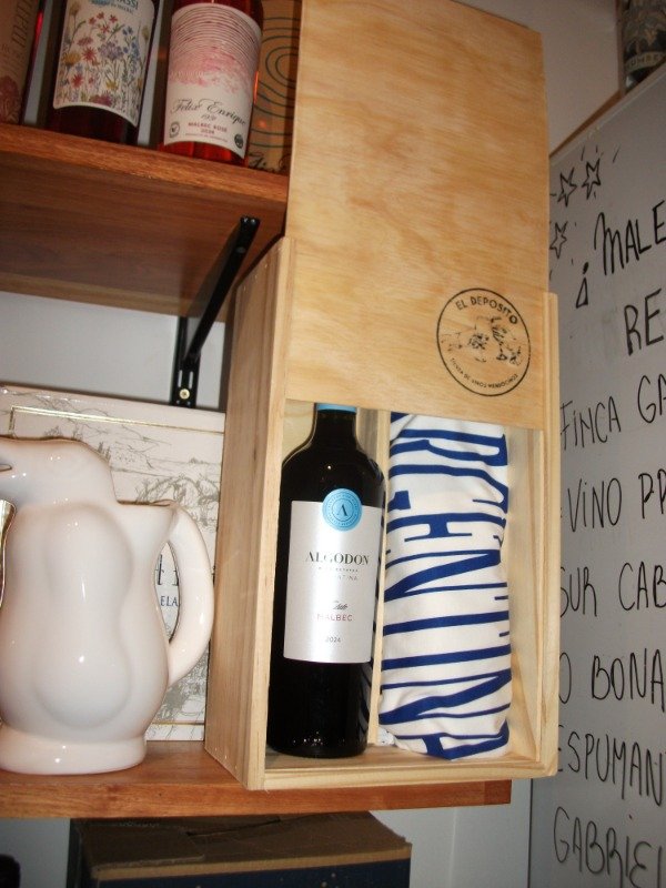 Producto - Un algodón state, una remera y una caja :)