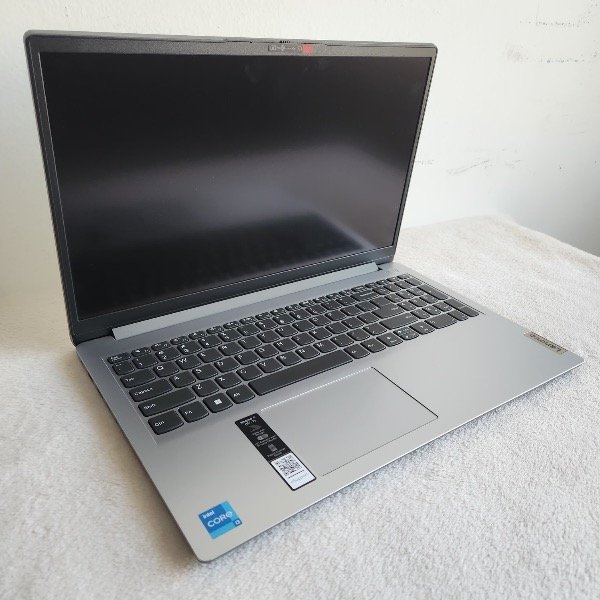 Producto - Notebook Lenovo 15.7 pulgadas