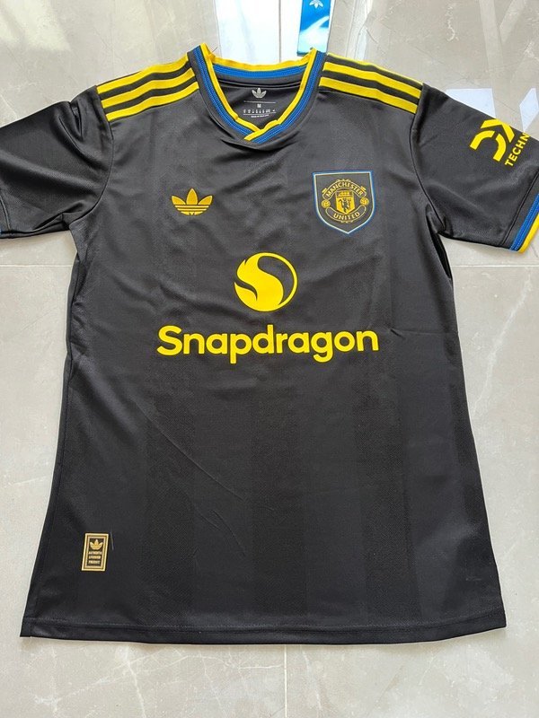 Producto - Manchester United 3ra25/26 6 Martinez Version Jugador