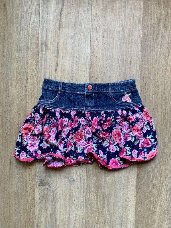 Producto - Falda Jean y flores. T8