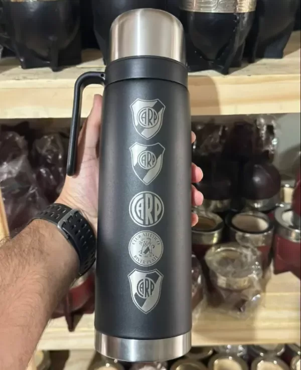 Producto - termo-media-manija-negro-grabado-river-plate-1l