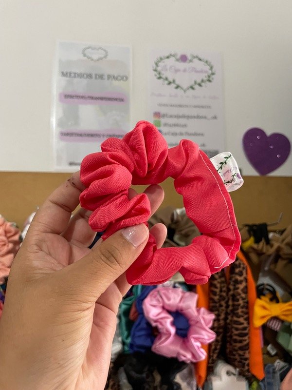 Producto - Scrunchie mini rosa chicle tropical