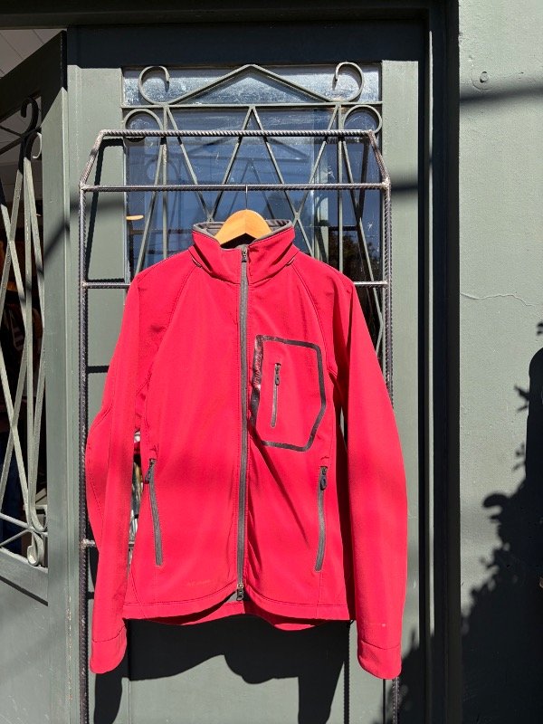 Producto - campera Columbia roja