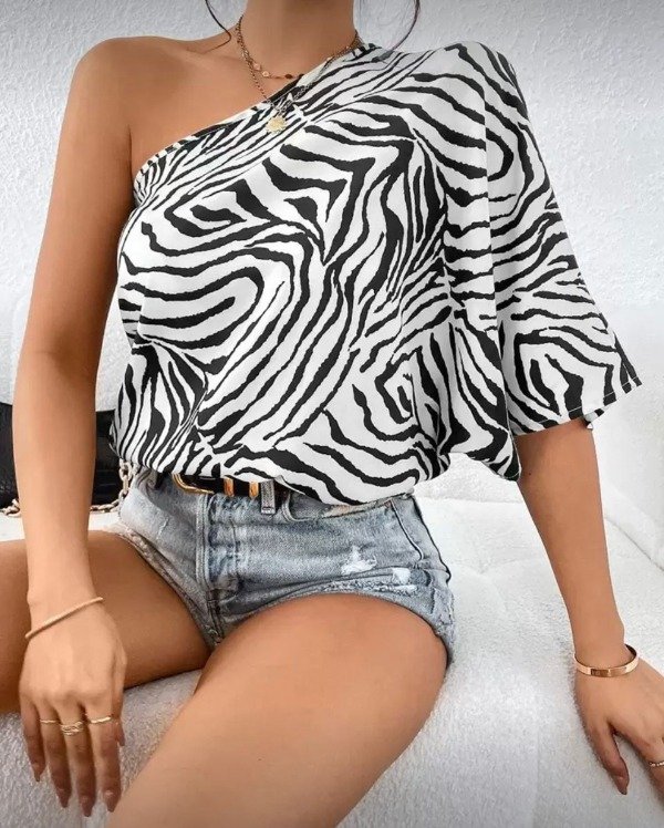 Producto - Blusa con rayas de cebra de un hombro