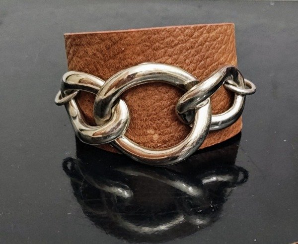 Producto - Pulsera Cuero Marrón con detalle Cadena Plateada