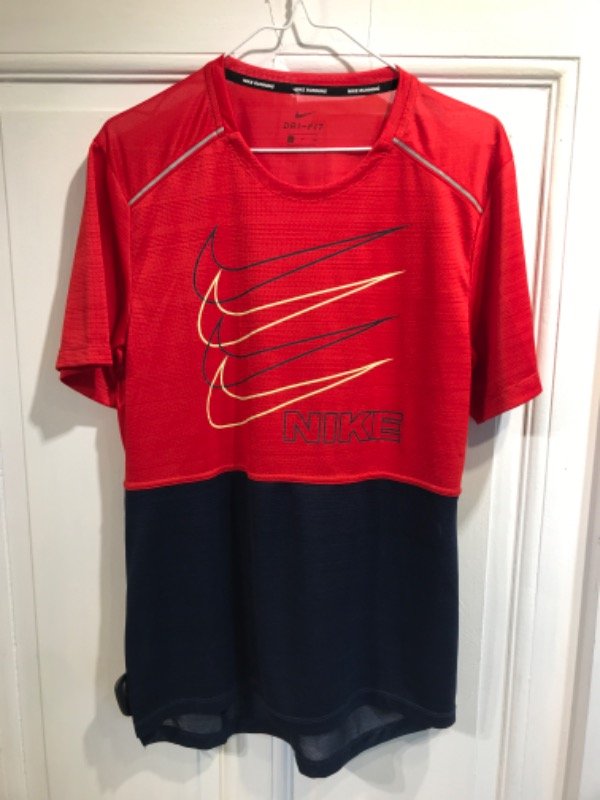 Producto - Remera NIKE colorada y azul Talle S- PRECIO:  37x