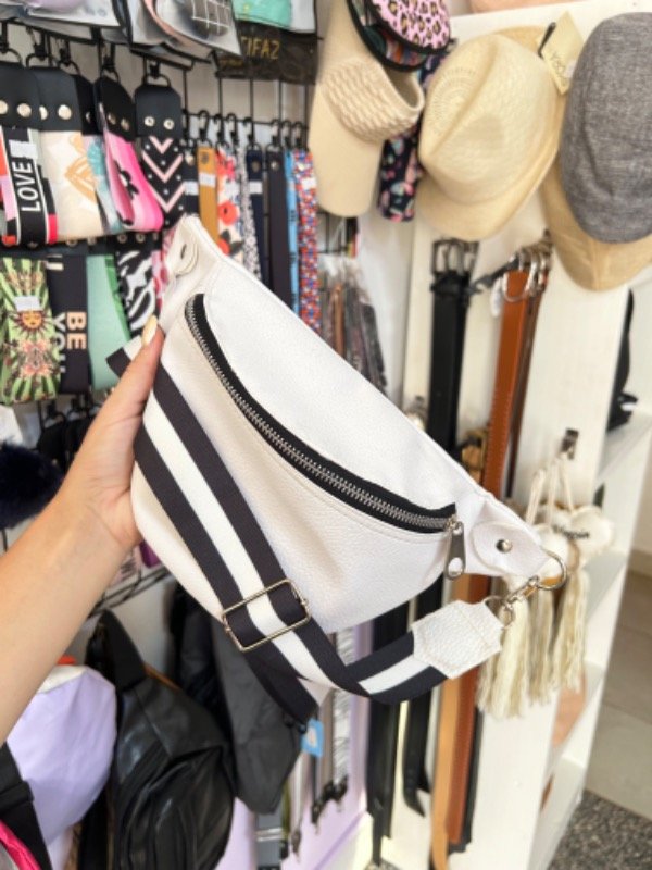 Producto - Riñonera cuerina blanca
