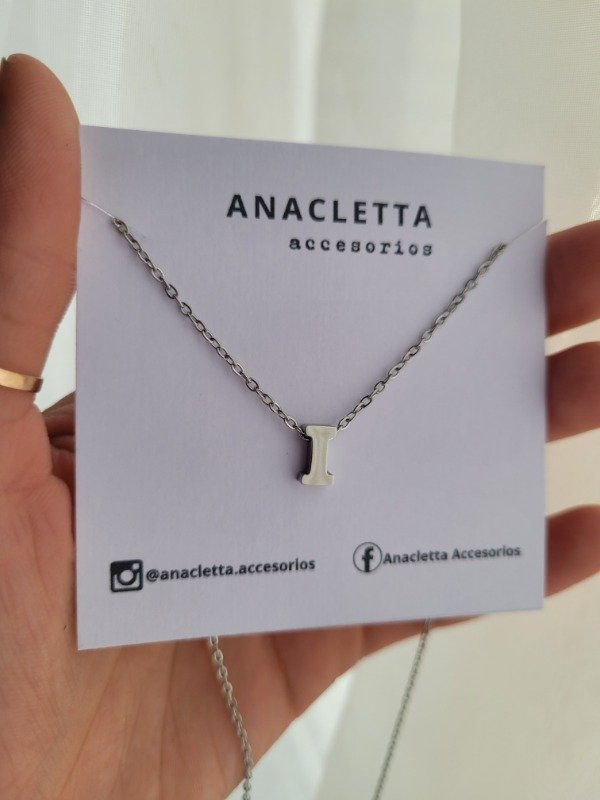 Producto - Gargantilla incial pasante I AQ