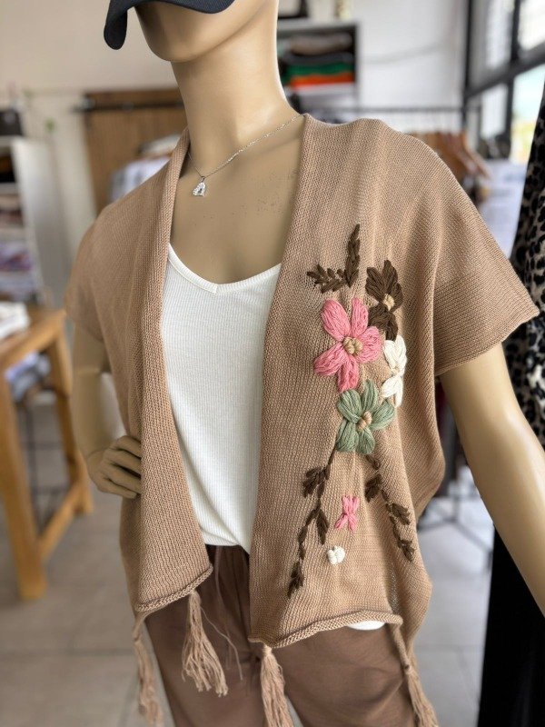 Producto - Ruana Hilo de seda Bordada