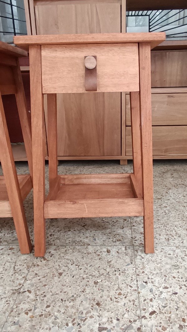 Producto - Mesa de noche Renatta