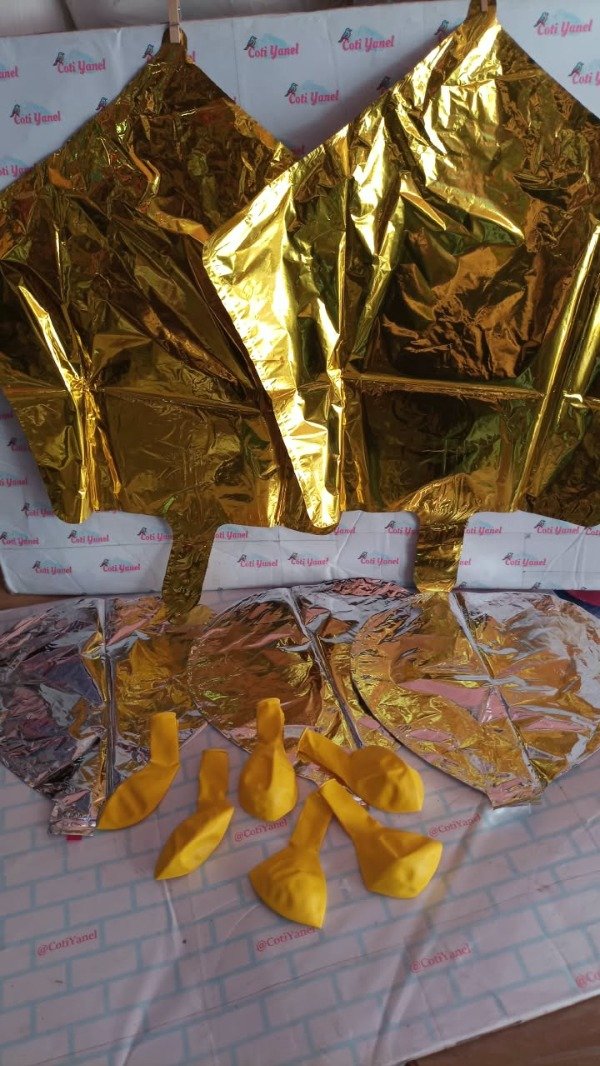 Producto - Set globos Comunion ( 2 estrellas + 3 corazones + globos de latex amarillos)