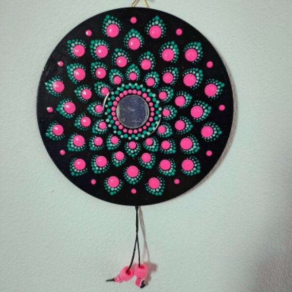 Producto - Mandala en puntillismo sobre CD reutilizado