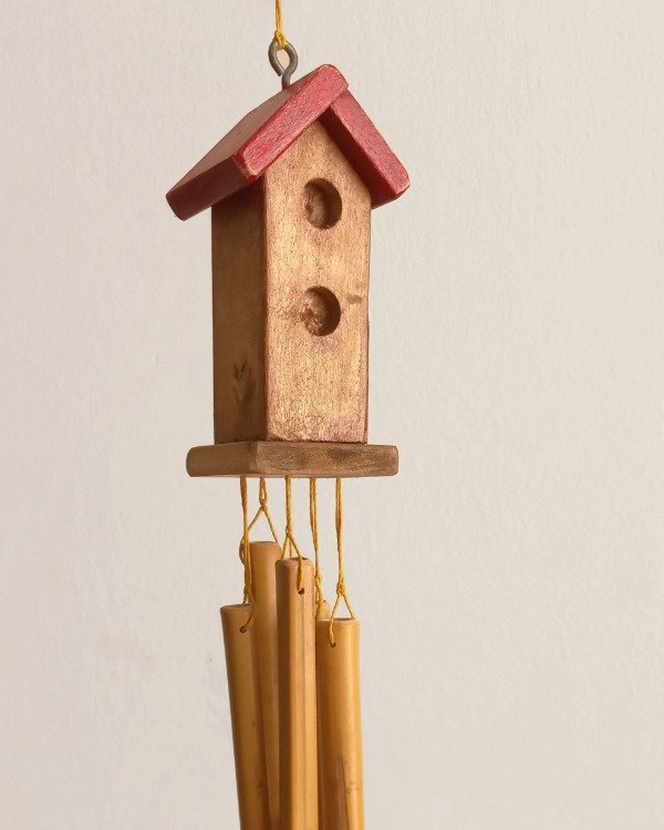 Producto - Casita llamador de viento bambú (techo colorado)