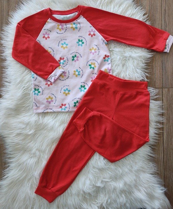 Producto - Pijamas flores combinado