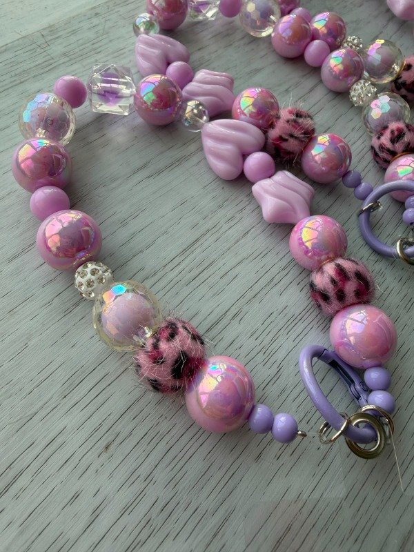 Producto - Correa Strap perlas animal print violeta
