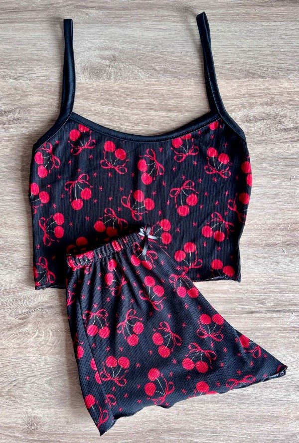 Producto - pijama morley negro cerezas rojas