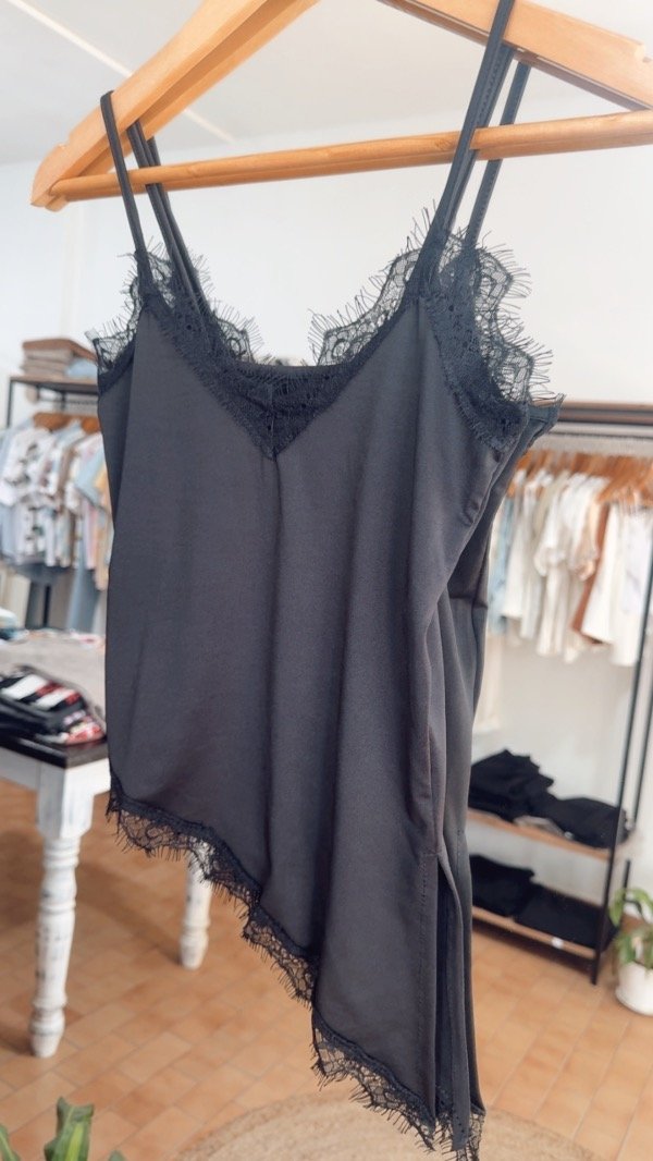 Producto - Musculosa Negra puntilla