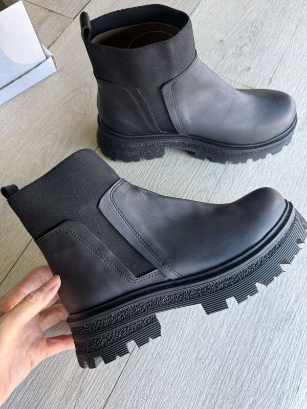 Producto - ROMI cuero negro