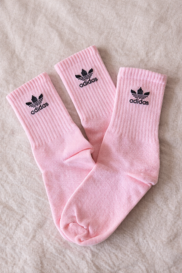 Producto - Adidas rosas, logo negro