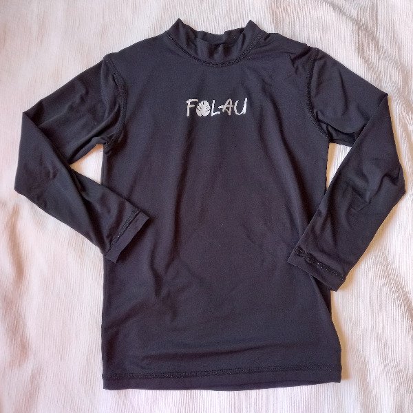 Producto - Polera negra deportiva (T. 6)
