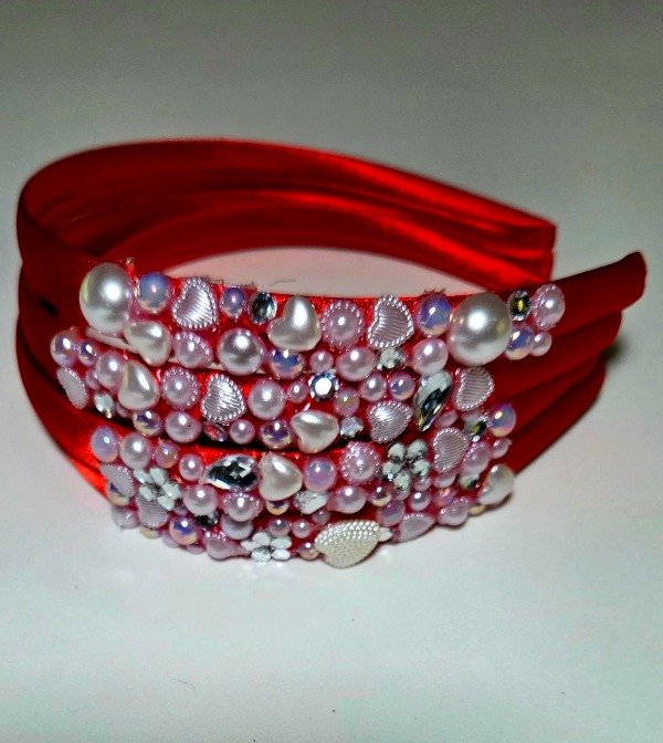 Producto - Vincha raso rojo con perlas navidad