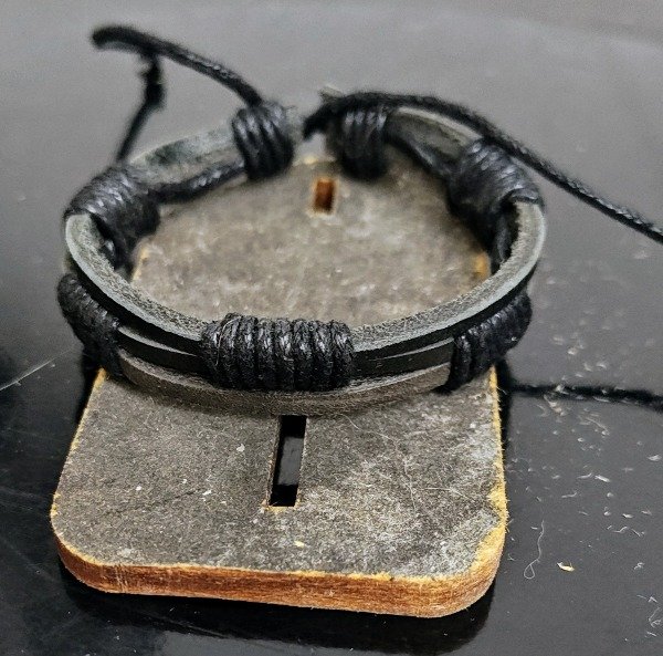 Producto - Pulseras Cuero Negro Tres Tiras Regulable