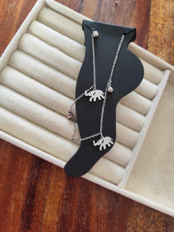 Producto - Tobillera elefantes. Acero quirúrgico.