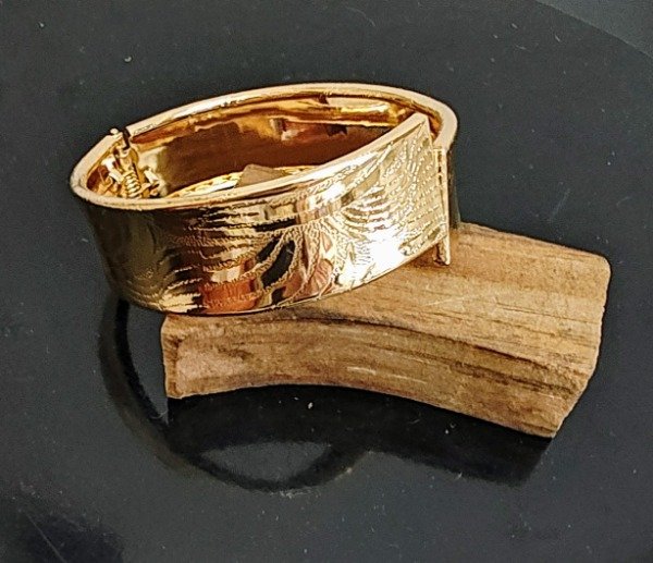 Producto - Brazalete diseño Ondas Acero Dorado 95