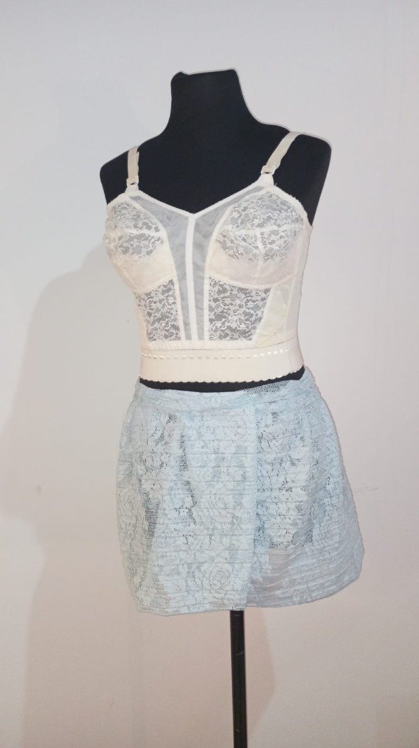 Producto - falda cielo floreado
