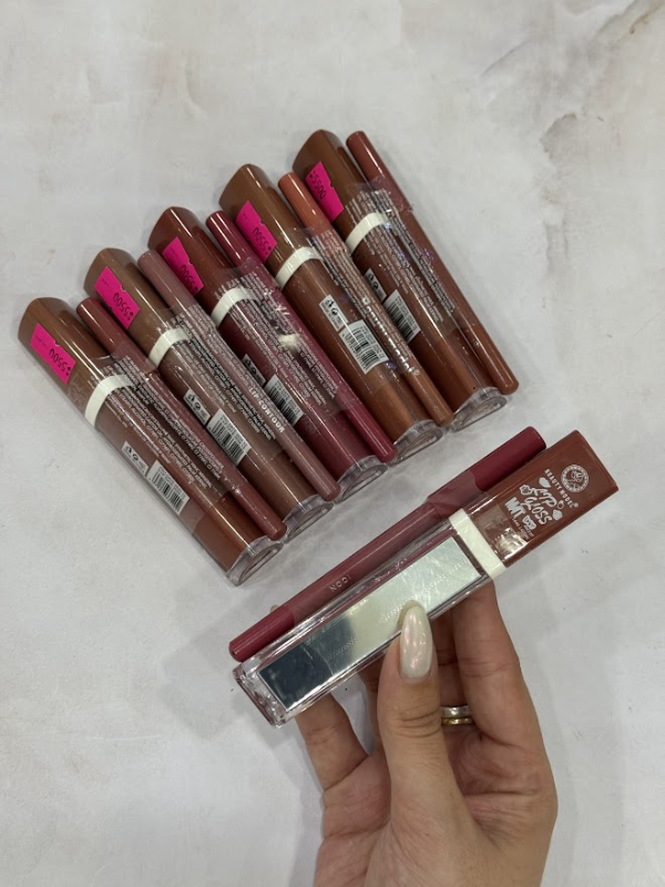 Producto - Labial indeleble con delineador y espejo Beauty Model