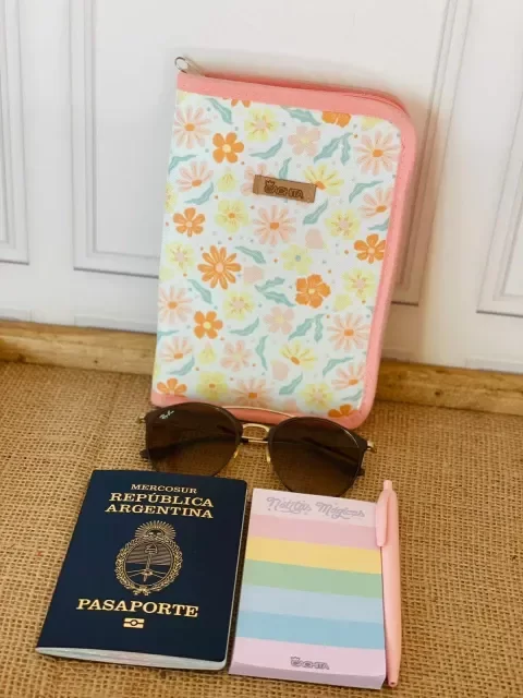 Producto - Portapasaporte happy!