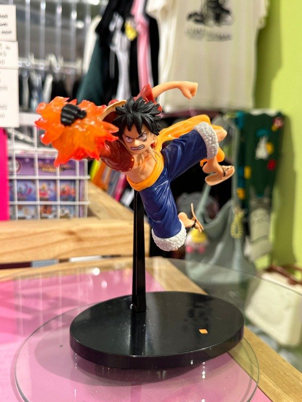 Producto - Figura Monkey D Luffy Red Hawk
